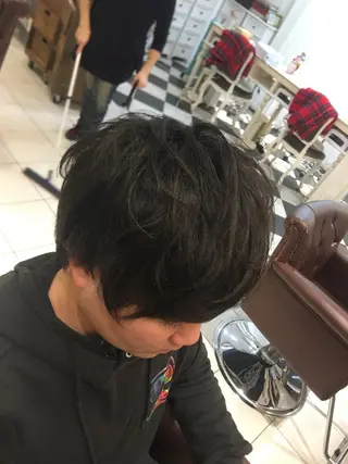 ショート メンズ ブリーチカラー🌈 嘉名 真樹のヘアスタイル