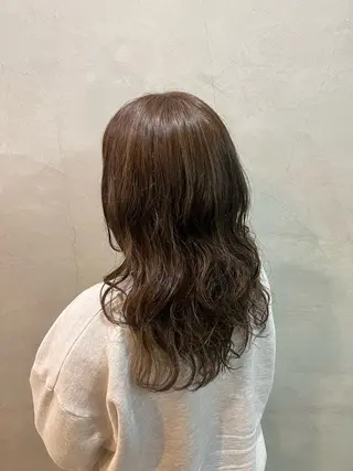 セミロング カラー 山根 桜のヘアスタイル