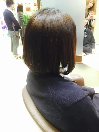 ミディアム スズキ シオリのヘアスタイル