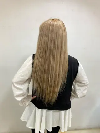セミロング カラー パーマ ヘアアレンジ メンズ キッズ ネイル マツエク・マツパ アイブロウ 🌟ブリーチ特化型 ハイトーンカラー🌟のヘアスタイル