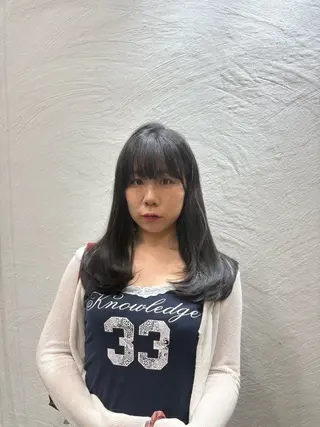 セミロング 山内 友里菜のヘアスタイル