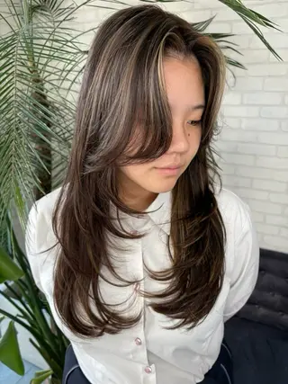 ロング coco terrace所属・海外風ハイライト CHIHIROのヘアスタイル