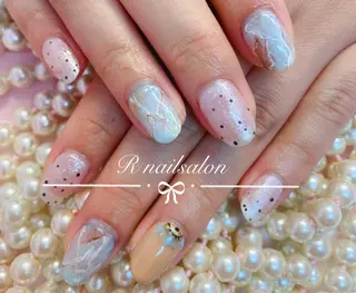 ミディアム R NAILSALONのネイルデザイン