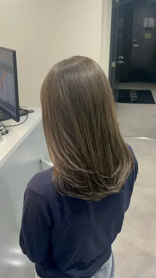 セミロング YUDAIブリーチ• カラー/心斎橋•難波のヘアスタイル