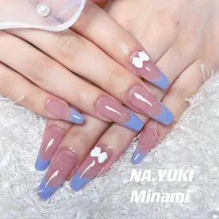 ネイル 🦋 Queenieのネイルデザイン