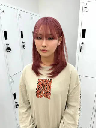 ミディアム 似合わせカットが 得意な美容師のヘアスタイル