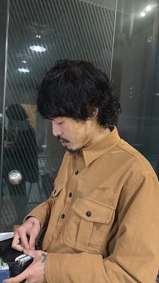 ショート パーマ メンズ IRO所属・岡田 祐樹のヘアスタイル