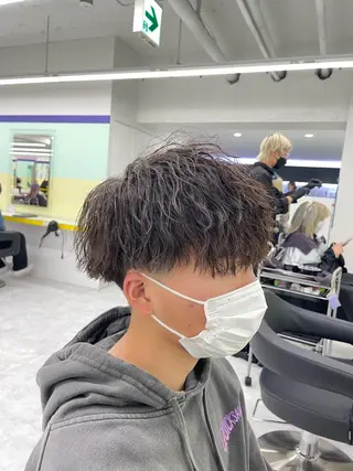 ショート パーマ ヘアアレンジ メンズ 艶カラー の達人のヘアスタイル