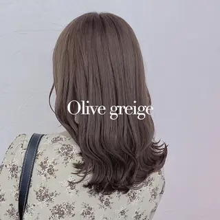 ミディアム カラー ヘアアレンジ 韓国レイヤー🕊️ 柔らかベージュ🧸のヘアスタイル