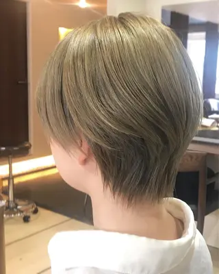 ショート カラー チーフデザイナー 若林　麻衣のヘアスタイル