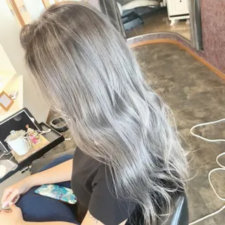 カラー スタッフ1 アシスタントのヘアスタイル