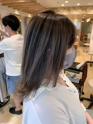 セミロング 渋谷ハイトーン/ デザインカラー阿部のヘアスタイル