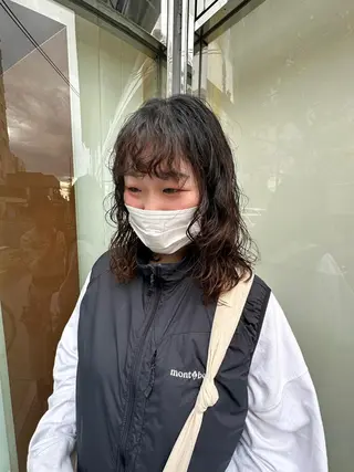 セミロング パーマ hollo原宿所属・パーマ/ハイトーン 🎀Rumiのヘアスタイル