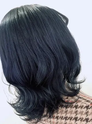 カラー 塩崎 明菜のヘアスタイル