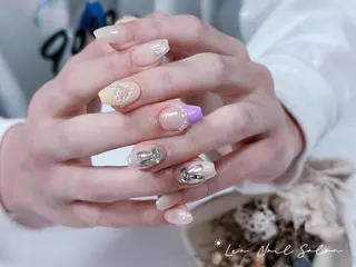 ミディアム カラー ネイル Lea NAILsalon所属・Le’a NailSalonのネイルデザイン
