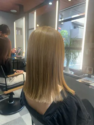 セミロング カラー 艶カラー／ベージュ/ ショート/安岡哲兵のヘアスタイル