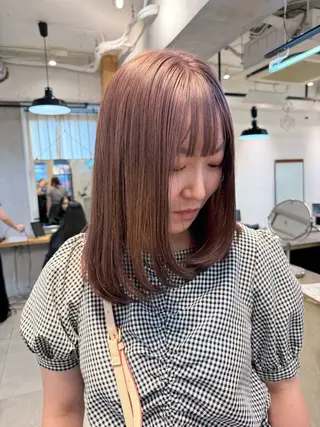 セミロング カラー ミルクティー× グレージュMOMOのヘアスタイル