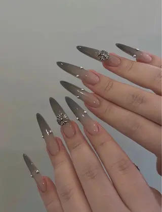 ネイル Lina nail所属・Lunaa 池袋のネイルデザイン