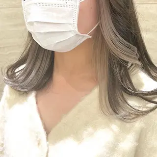 セミロング ANNA ／艶髪／ハイトーンのヘアスタイル