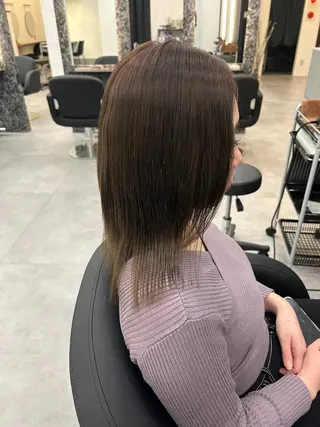 ミディアム 善財 康葵のヘアスタイル