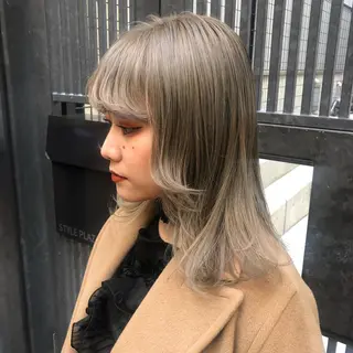 ミディアム カラー ウルフカット／吉村 桃子のヘアスタイル