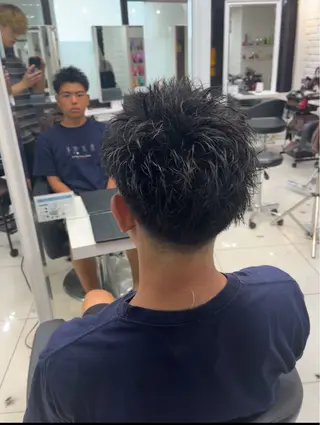 ショート メンズ 【シャドウパーマ センターパート】義心のヘアスタイル