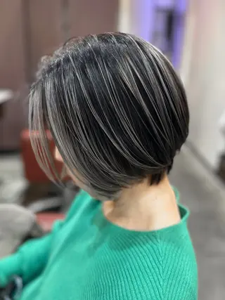ショート アダチ コウスケのヘアスタイル