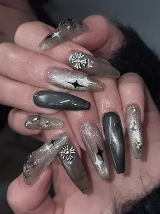 ネイル NES NAIL所属・さゆり￤推しキャラ ￤ロングネイル🩷のネイルデザイン