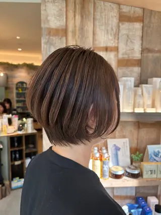 ショート レイヤーカット✨ 艶髪藤野のヘアスタイル