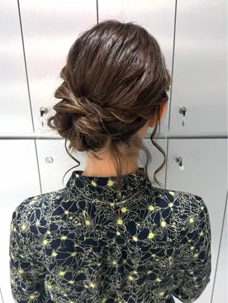 ヘアアレンジ ヘアセット🎀耳つぼ 👂💎MONAMIのヘアスタイル