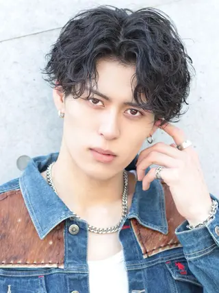 ショート パーマ メンズ シャドウ/波巻き 朝崎倭斗のヘアスタイル