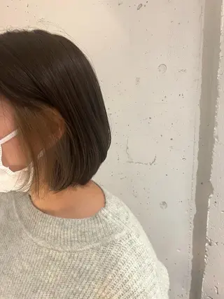ショート カラー カジュアルを女っぽく 𝗮𝘆𝗮𝗰𝗼のヘアスタイル