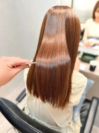 ロング AIconic nagoya所属・縮毛矯正/ レイヤー/ミディアムのヘアスタイル