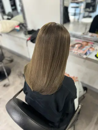 セミロング カラー ダメージレスブリーチ /艶髪/横須賀智也のヘアスタイル