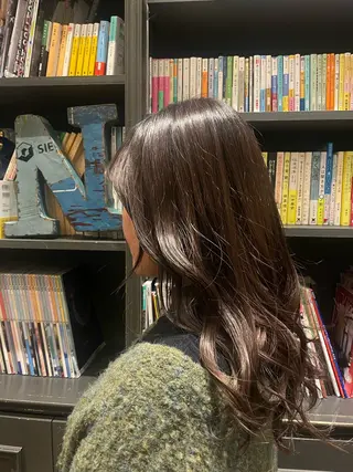 カラー Hiroka / NANAのヘアスタイル