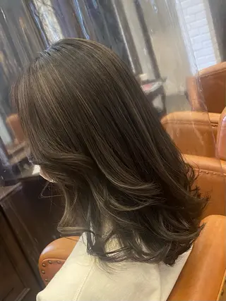 セミロング カラー Helm所属・久次米 智人のヘアスタイル