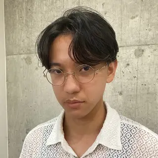 ショート メンズ センターパート/ニ ュアンスパーマのヘアスタイル