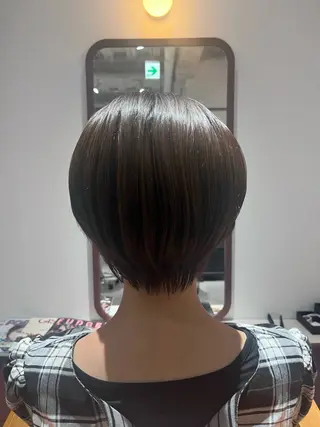 ショート urara /ブリーチ/艶カラーのヘアスタイル