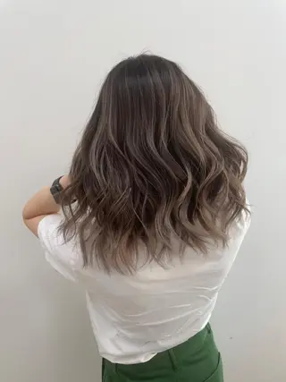 セミロング eL HAIR SALON なんば店所属・ブリーチカラー特化 /焼田貴明のヘアスタイル