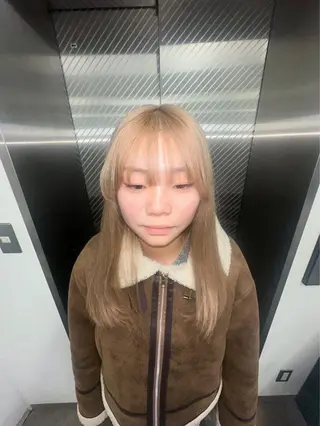 カラー ひな ハイトーンのヘアスタイル