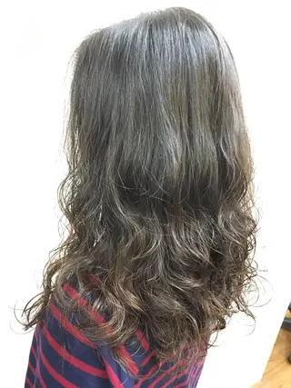 セミロング カラー パーマ PALETTE(パレット)所属・SHIORI💜口コ ミNo.1艶カラーのヘアスタイル