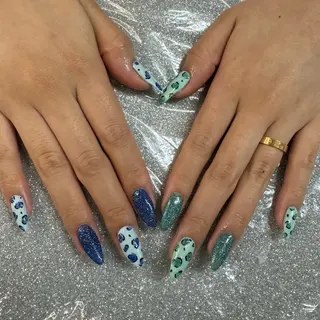 ネイル VIERU 🌈🎀💖のネイルデザイン