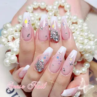 ネイル 🦋 Queenieのネイルデザイン