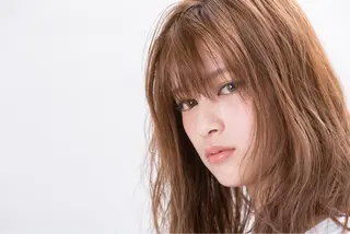 セミロング graxi'    グラシー所属・ブリーチ/ハイトーン SERINAのヘアスタイル