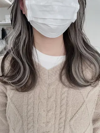 ミディアム カラー レイヤーカット 透明感カラーのヘアスタイル