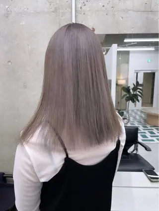 ミディアム ボブ/ハイトーン YUIのヘアスタイル