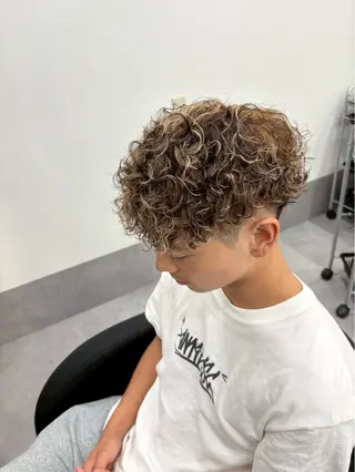 パーマ 善財 康葵のヘアスタイル