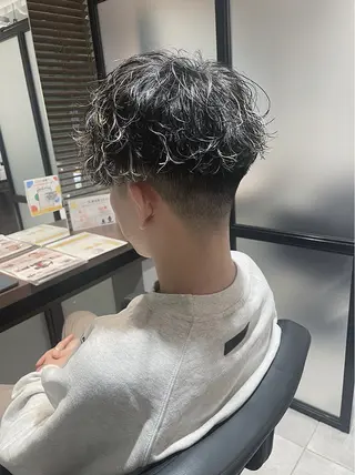 ショート パーマ メンズ 宮下 弦也のヘアスタイル