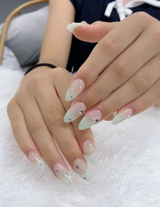 ネイル 佐藤 依娜のネイルデザイン