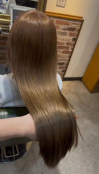 ロング 飯星慧斗 /ブリーチ、縮毛矯正のヘアスタイル